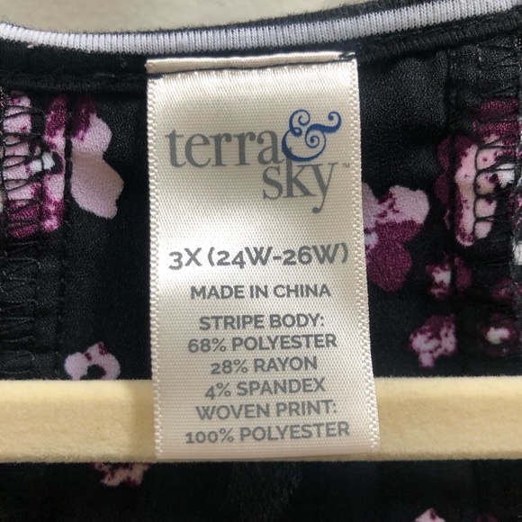 Flutter Sleeves Black/White with Pink/Burgundy Flowers Decorative Back - Picture 3 of 5